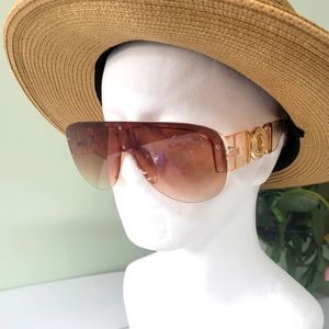 NWT DESIGNER STYLE SUNGLASSES 🕶 Supreme quality!! Champagne crystal w case